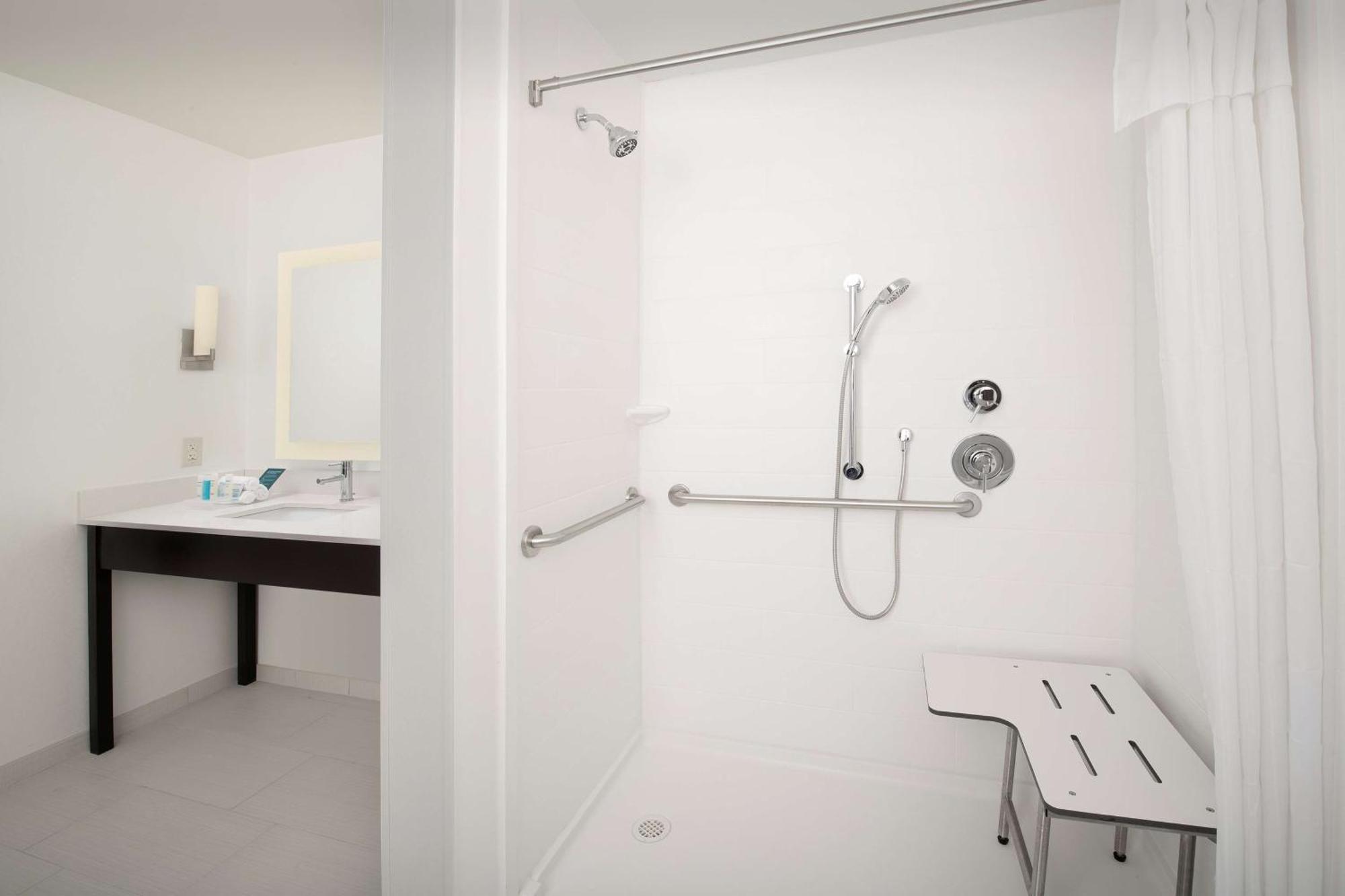 Homewood Suites By Hilton Kansas City Speedway Bagian luar foto