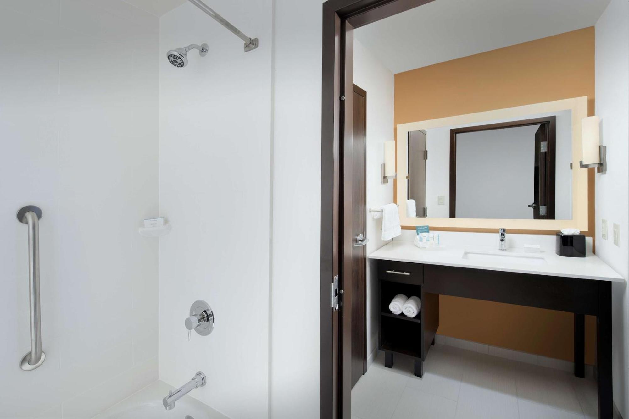 Homewood Suites By Hilton Kansas City Speedway Bagian luar foto