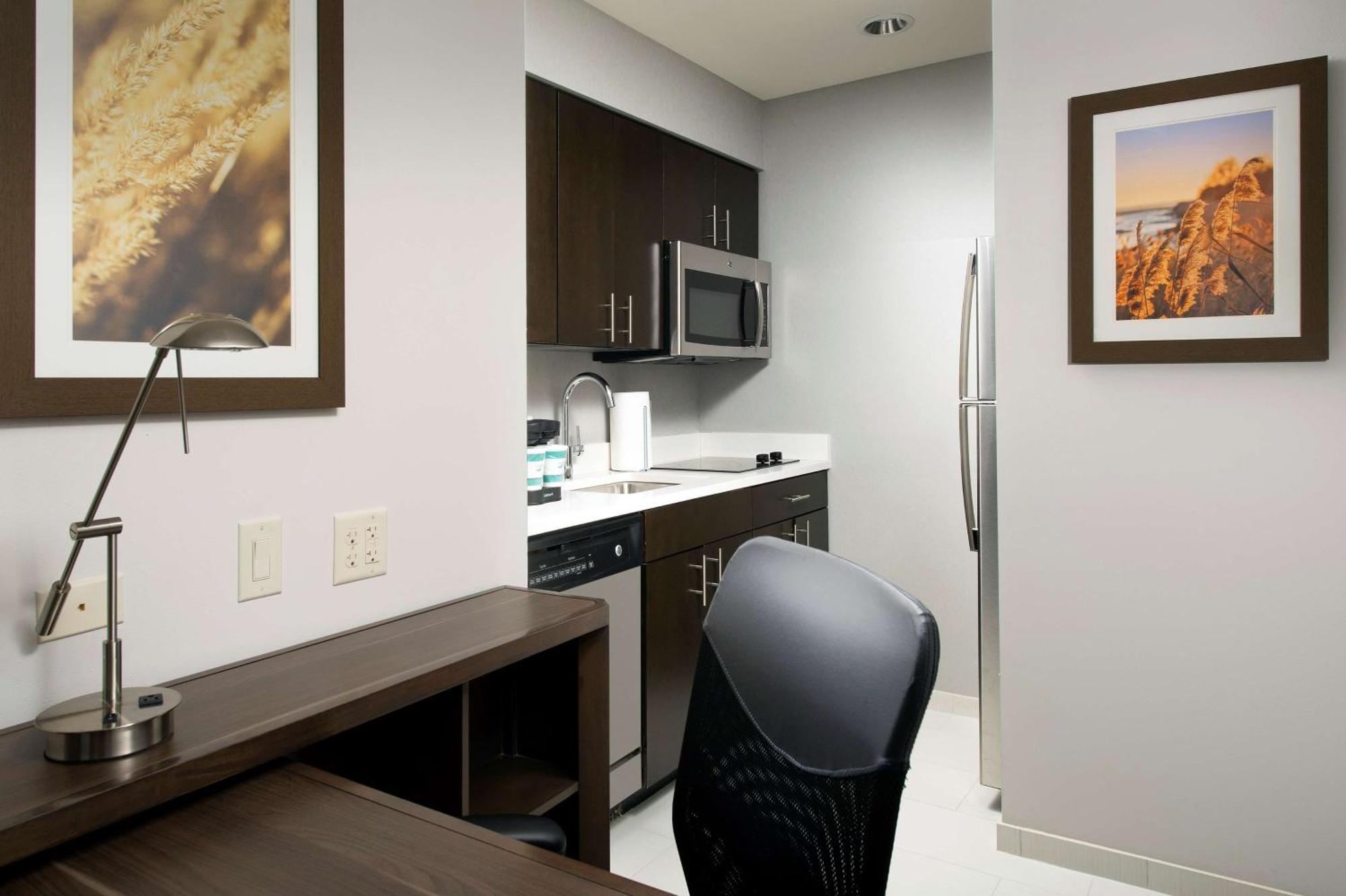 Homewood Suites By Hilton Kansas City Speedway Bagian luar foto
