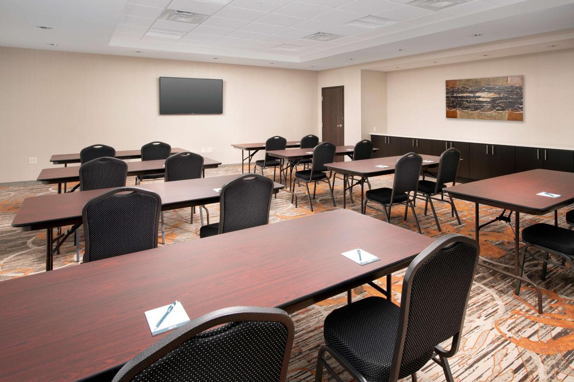 Homewood Suites By Hilton Kansas City Speedway Bagian luar foto