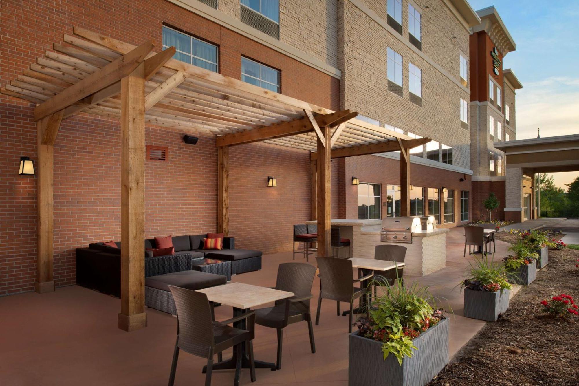 Homewood Suites By Hilton Kansas City Speedway Bagian luar foto